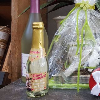 Geschenkartikel: Secco-Flasche mit personalisiertem Etikett und Geschenkverpackung